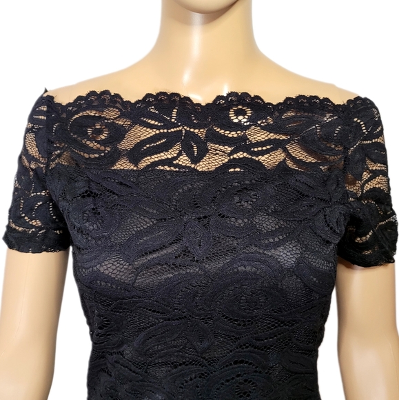 GAGAOPT - Floral Black short sleeved Top, Size M Buy 2, get the third one free - Picture 1 of 5